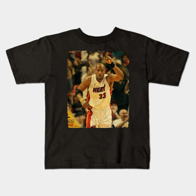 Alonzo Mourning - Vintage Design Of Basketball Kids T-Shirt by JULIAN AKBAR PROJECT